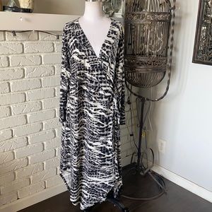 AVENUE PRINTED WRAP DRESS PLUS SIZE 30 / 32 NEW